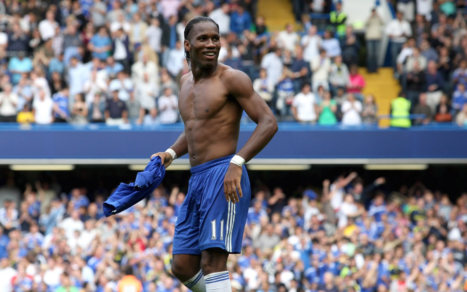 特色足球文化旅游景点吸引大量国内外游客,带动区域经济,足球 文化